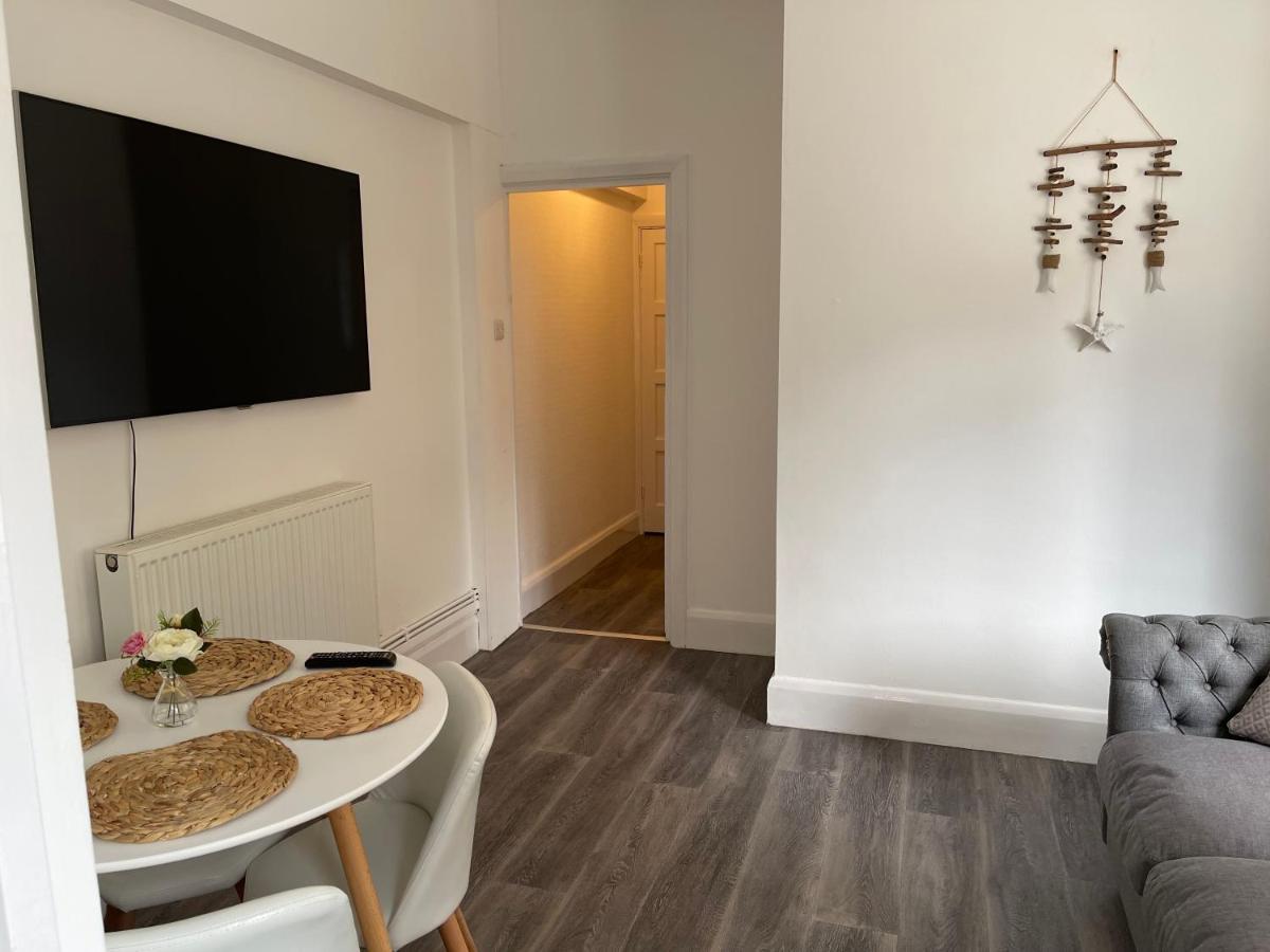 2 Bedroom Apartment Ground Floor Eastbourne Town Centre ภายนอก รูปภาพ