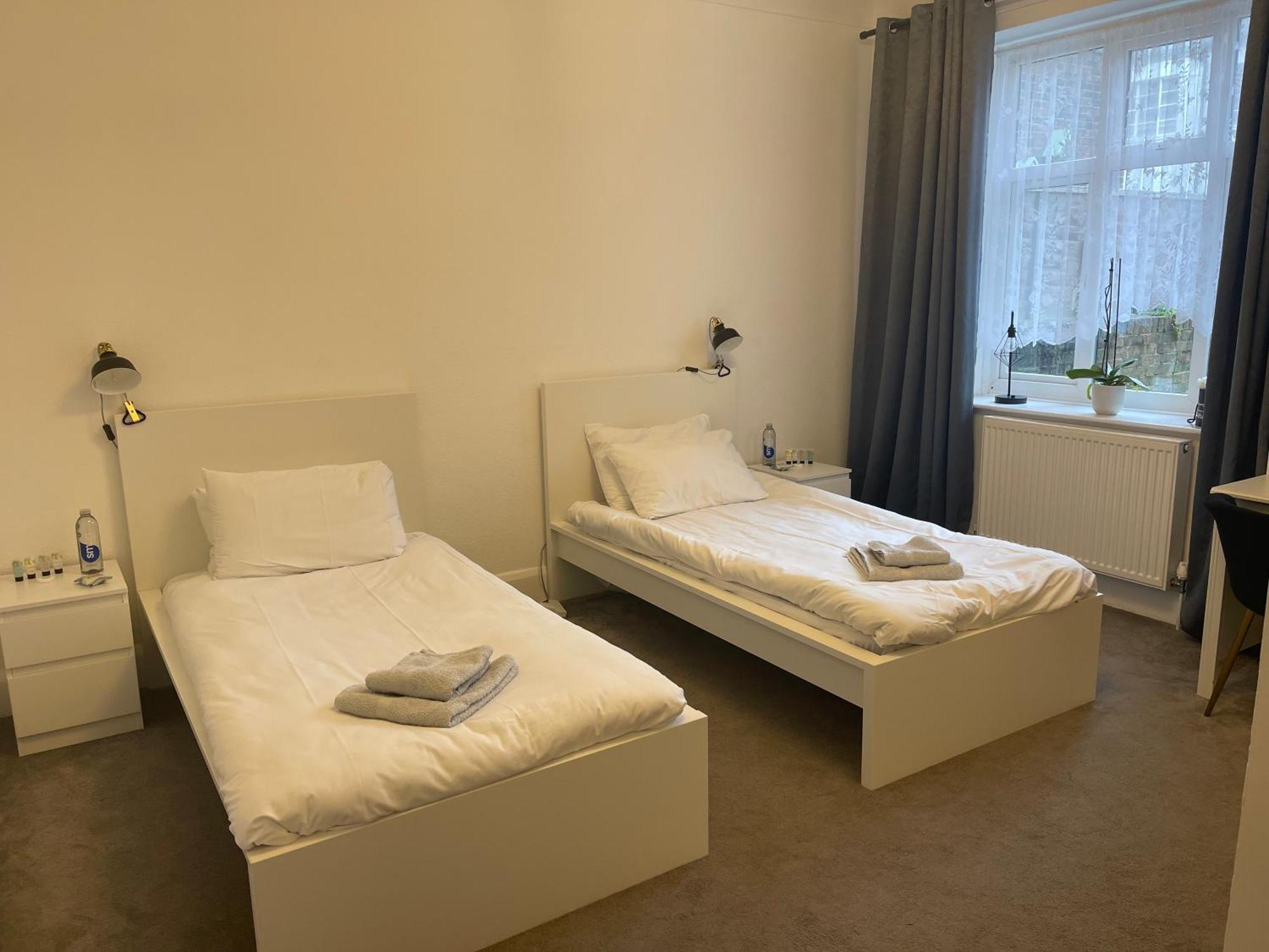 2 Bedroom Apartment Ground Floor Eastbourne Town Centre ภายนอก รูปภาพ