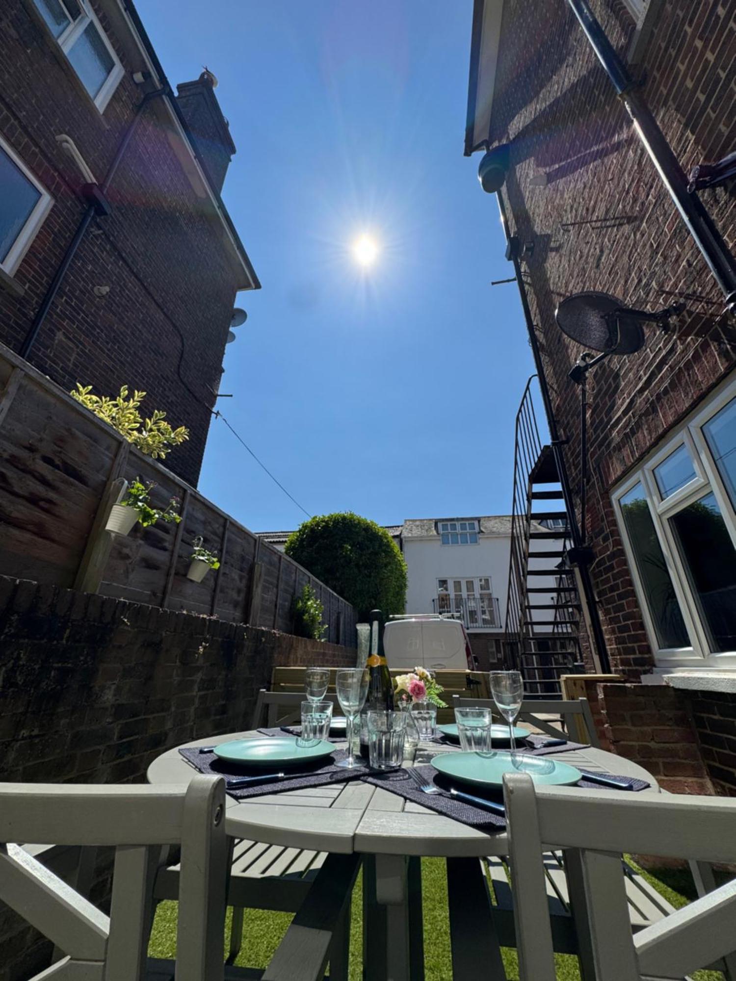2 Bedroom Apartment Ground Floor Eastbourne Town Centre ภายนอก รูปภาพ